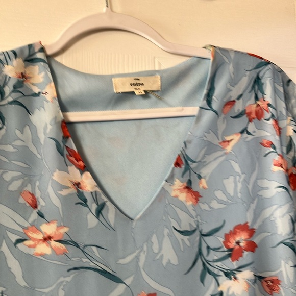Entro Light Blue Floral V-Neck blouse - Picture 2 of 6